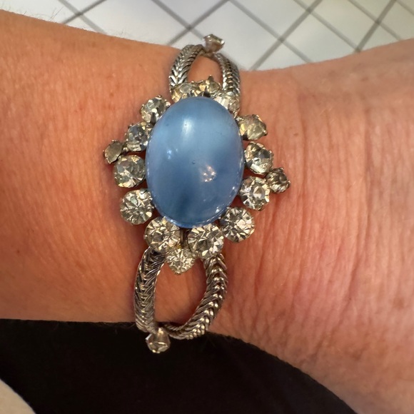 Vintage Faux Blue Moonstone and Rhinestone Wheat chain Bracelet. SIZE 7.5” - Picture 5 of 10